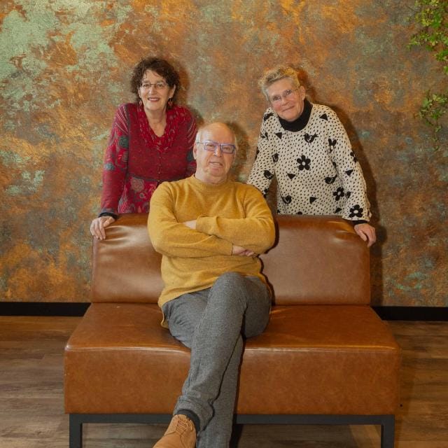 Foto van gedichten op muren commissie 2026