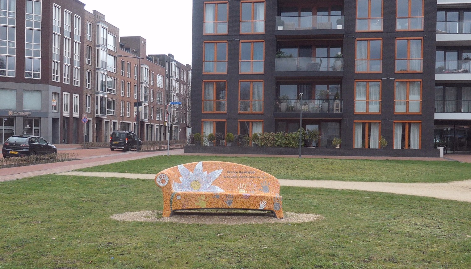 Onthulling gedicht Orange the world